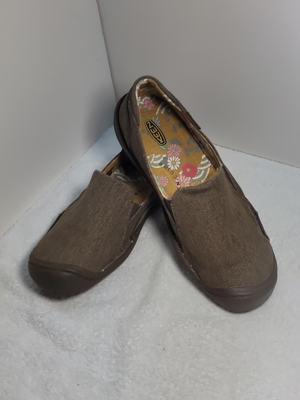 Keen Cush Brown Canvas Slip-On Mules with Floral Insole Size 11 -NWOT  315